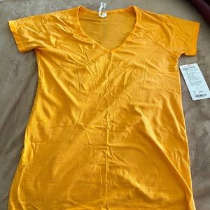 Lululemon NWT. Run: Swiftly Tech SS V-Neck Size 12
